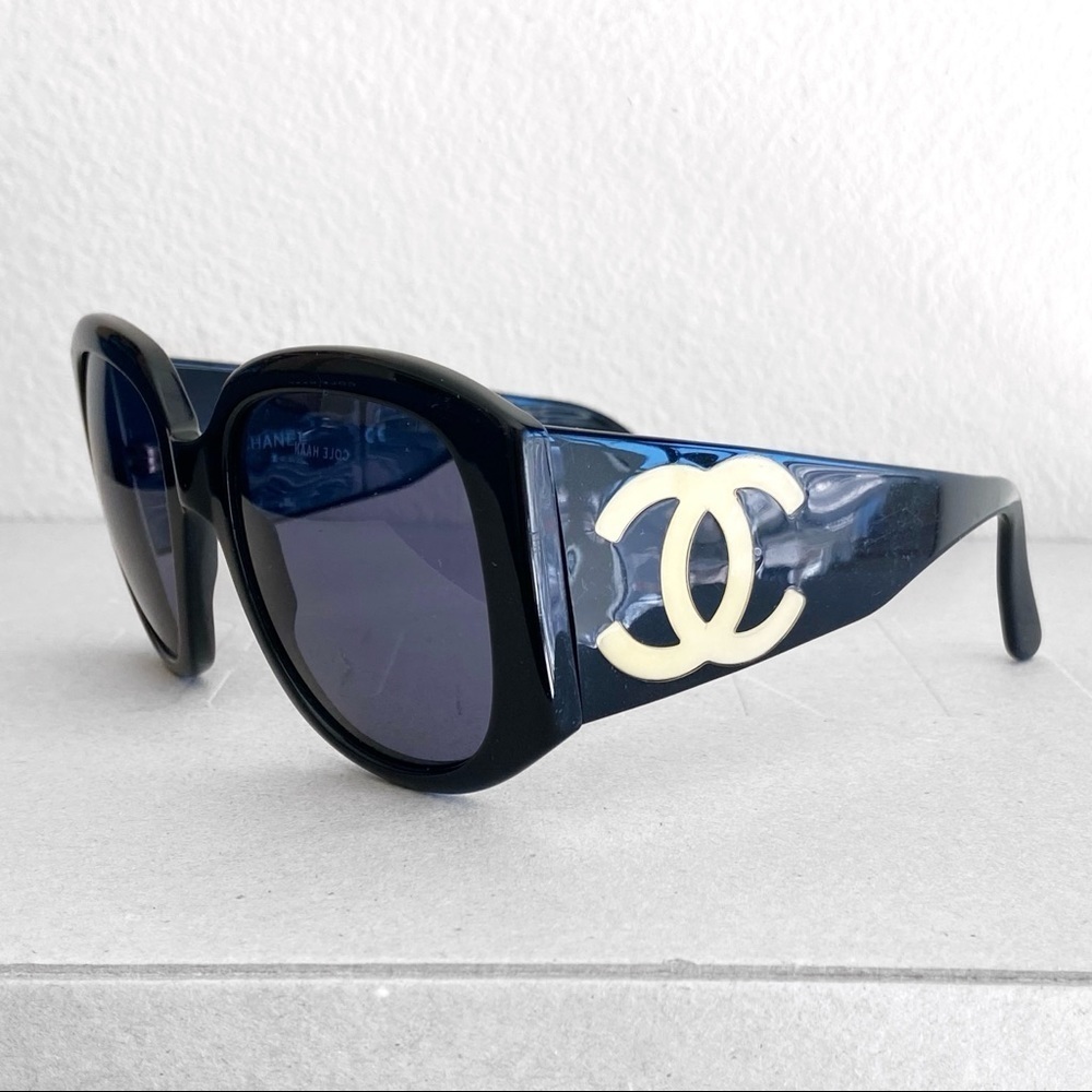 CHANEL Vintage 1990‘s Oversized Runway Sunglasses - Picture 4 of 12